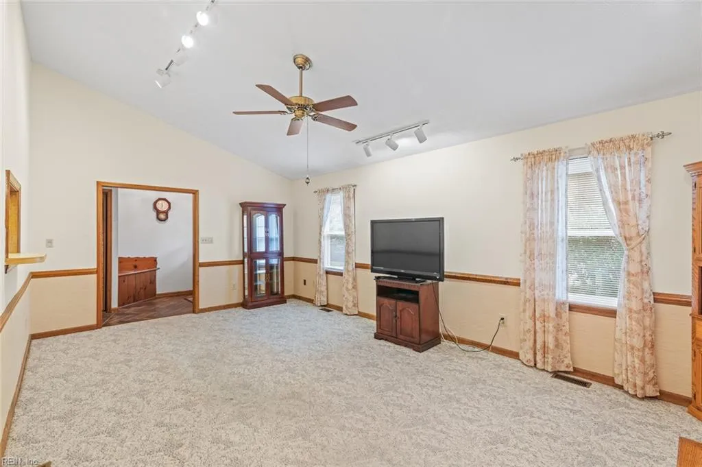 Hampton, Virginia 23666, United States, 3 Bedrooms Bedrooms, ,2 BathroomsBathrooms,Residential,Active,229889