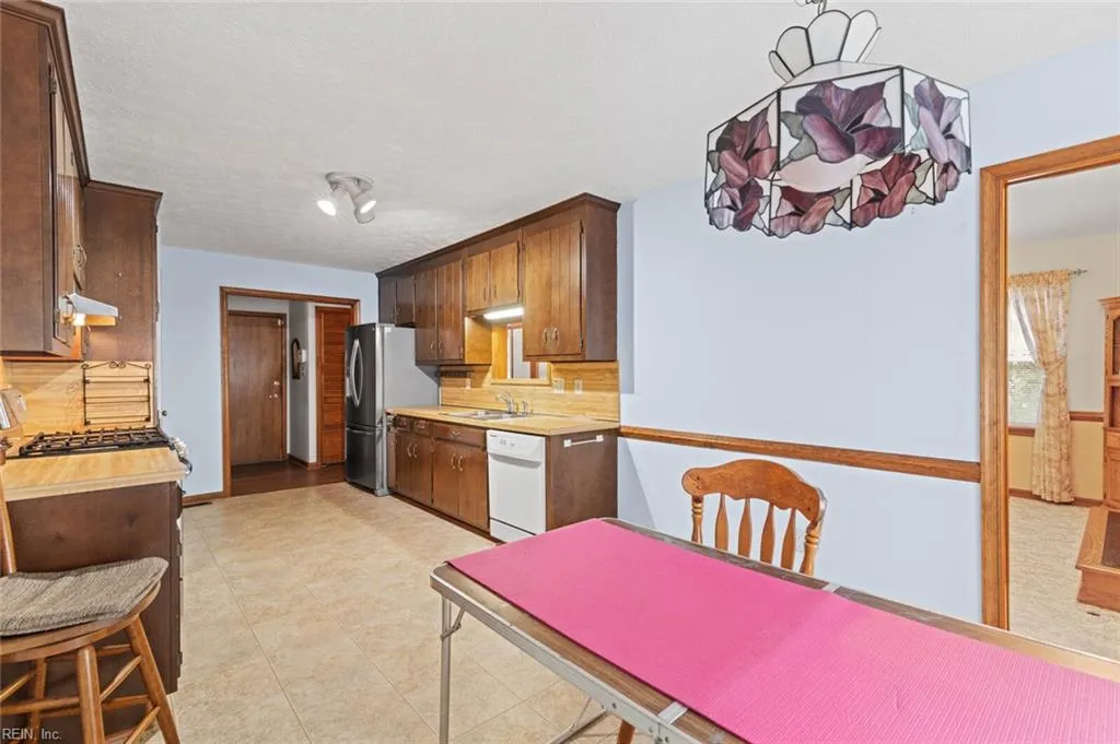 Hampton, Virginia 23666, United States, 3 Bedrooms Bedrooms, ,2 BathroomsBathrooms,Residential,Active,229889