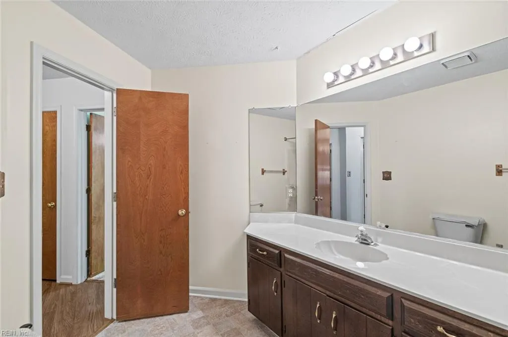 Hampton, Virginia 23666, United States, 3 Bedrooms Bedrooms, ,2 BathroomsBathrooms,Residential,Active,229889