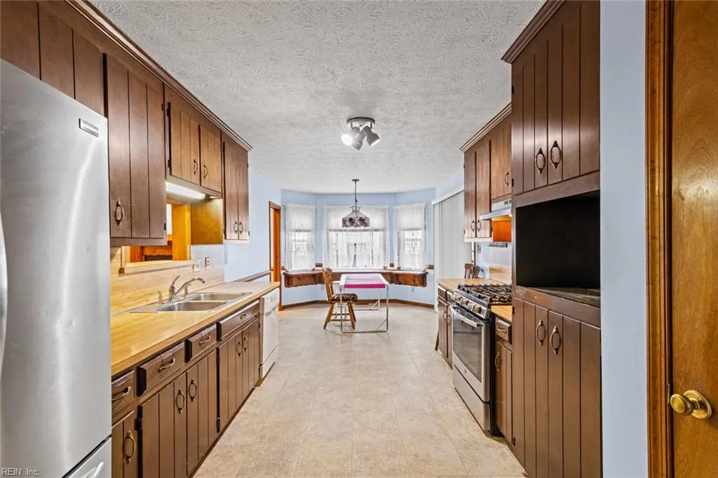 Hampton, Virginia 23666, United States, 3 Bedrooms Bedrooms, ,2 BathroomsBathrooms,Residential,Active,229889