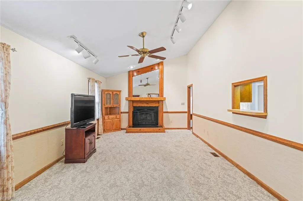 Hampton, Virginia 23666, United States, 3 Bedrooms Bedrooms, ,2 BathroomsBathrooms,Residential,Active,229889