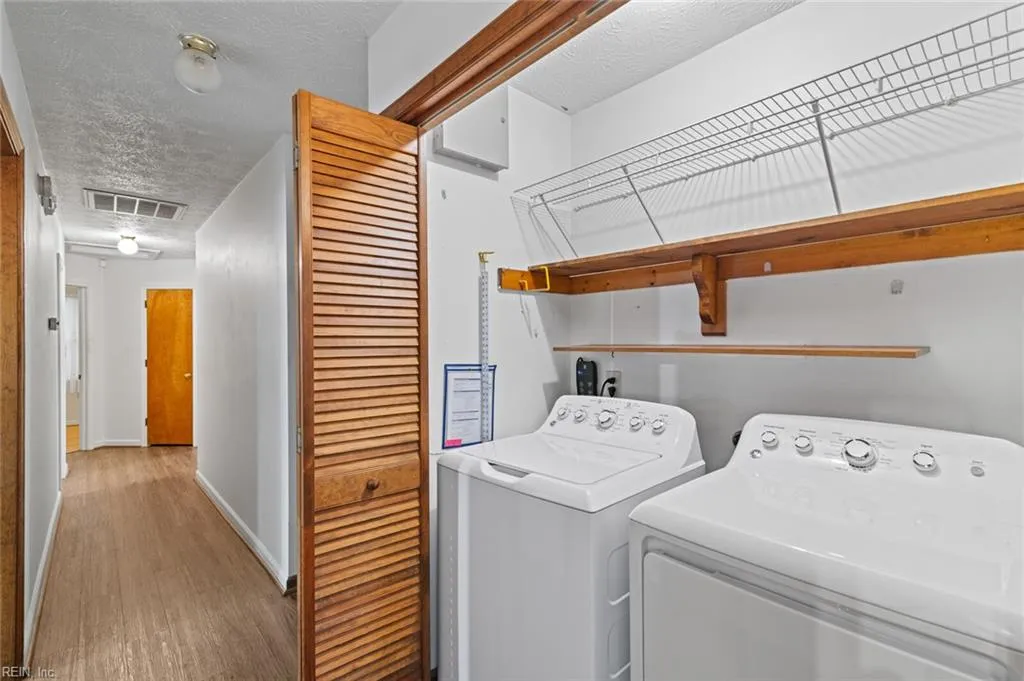 Hampton, Virginia 23666, United States, 3 Bedrooms Bedrooms, ,2 BathroomsBathrooms,Residential,Active,229889