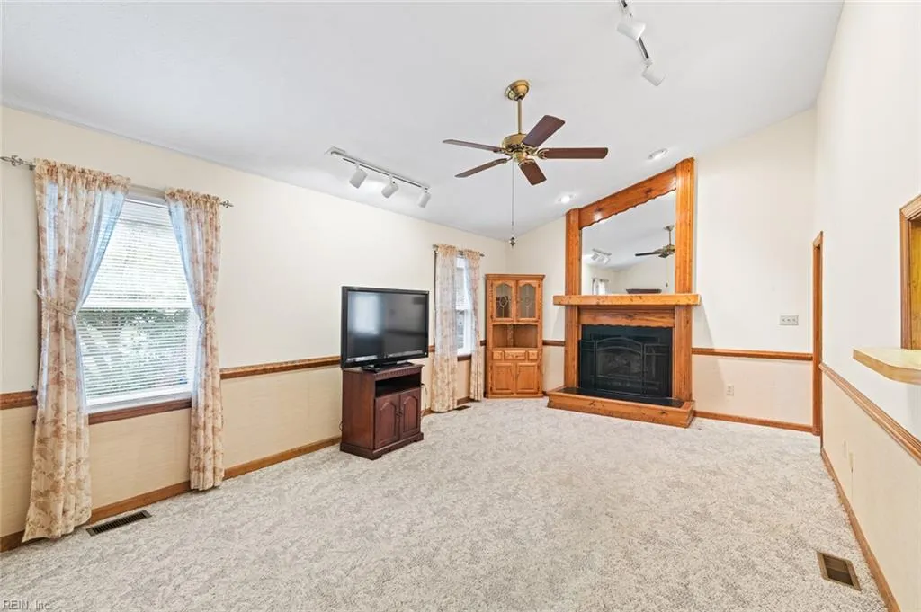 Hampton, Virginia 23666, United States, 3 Bedrooms Bedrooms, ,2 BathroomsBathrooms,Residential,Active,229889