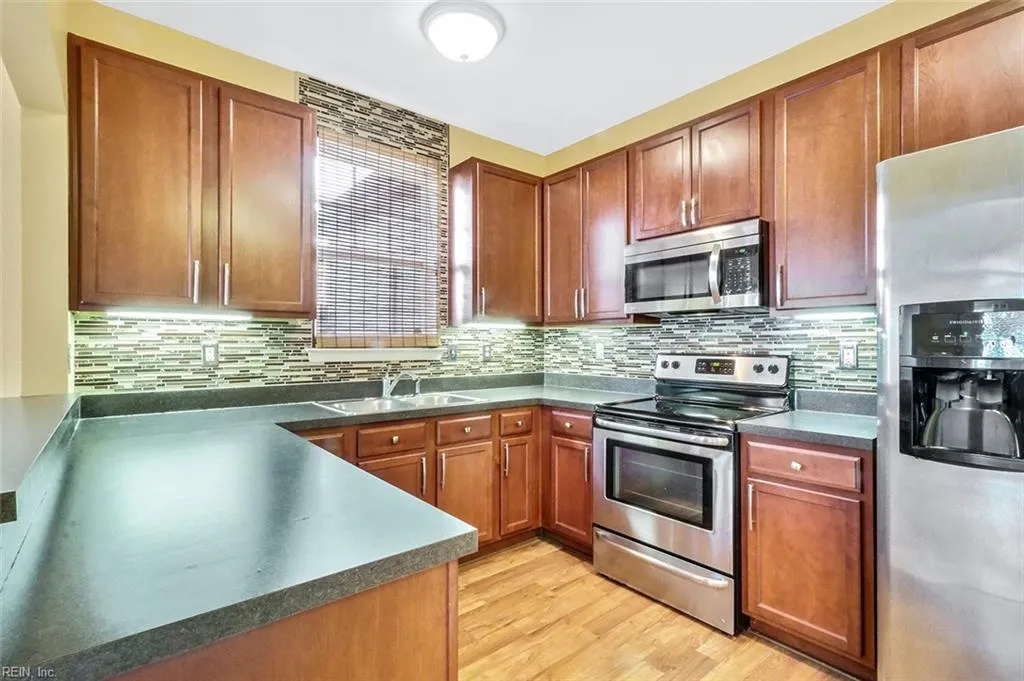 Chesapeake, Virginia 23320, United States, 2 Bedrooms Bedrooms, ,3 BathroomsBathrooms,Residential,Pending,12316