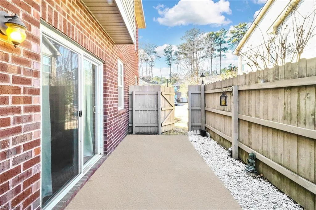 Chesapeake, Virginia 23320, United States, 2 Bedrooms Bedrooms, ,3 BathroomsBathrooms,Residential,Pending,12316