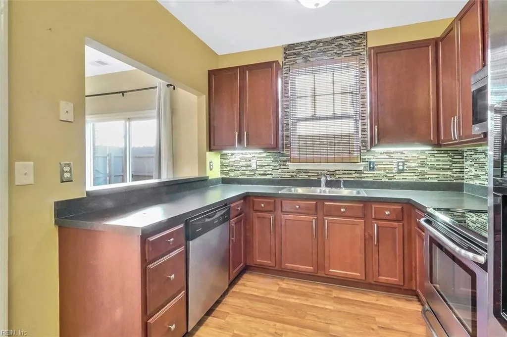 Chesapeake, Virginia 23320, United States, 2 Bedrooms Bedrooms, ,3 BathroomsBathrooms,Residential,Pending,12316