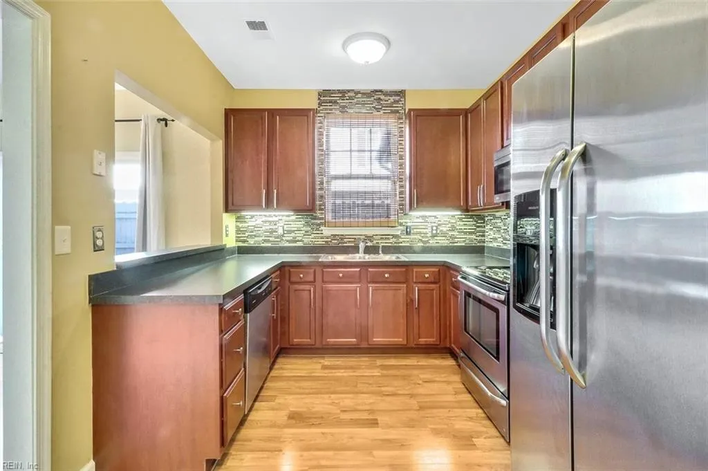 Chesapeake, Virginia 23320, United States, 2 Bedrooms Bedrooms, ,3 BathroomsBathrooms,Residential,Pending,12316