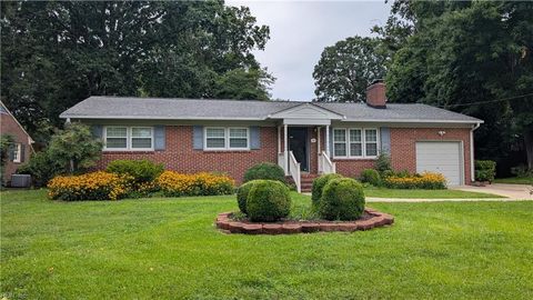 Photo of 34 Carolyn Drive, Newport News, VA 23606 (MLS # 10644238)