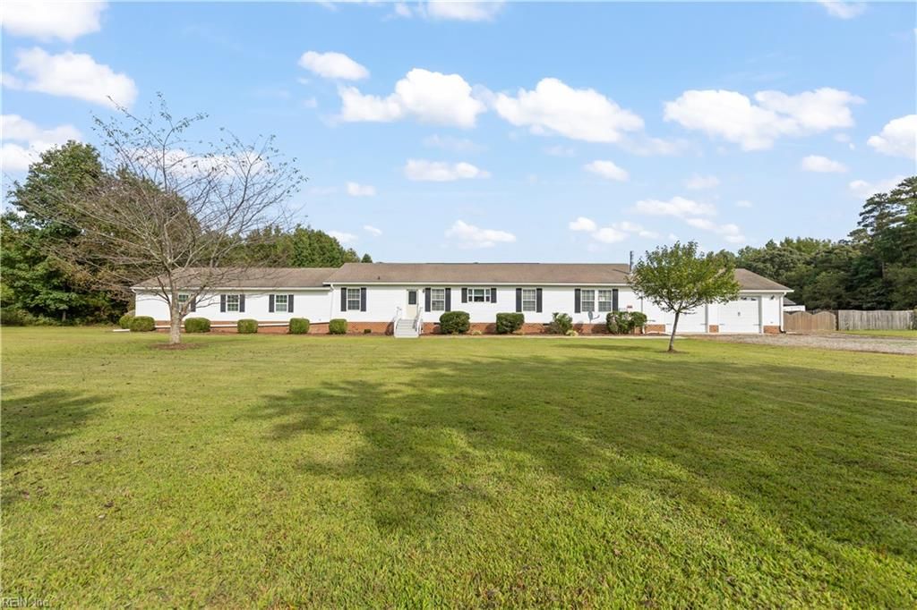 Photo of 8029 Pinetta Road, Gloucester, VA 23061 (MLS # 10619355)