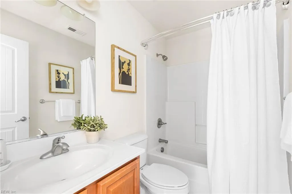 Chesapeake, Virginia 23323, United States, 4 Bedrooms Bedrooms, ,4 BathroomsBathrooms,Residential,Pending,120864