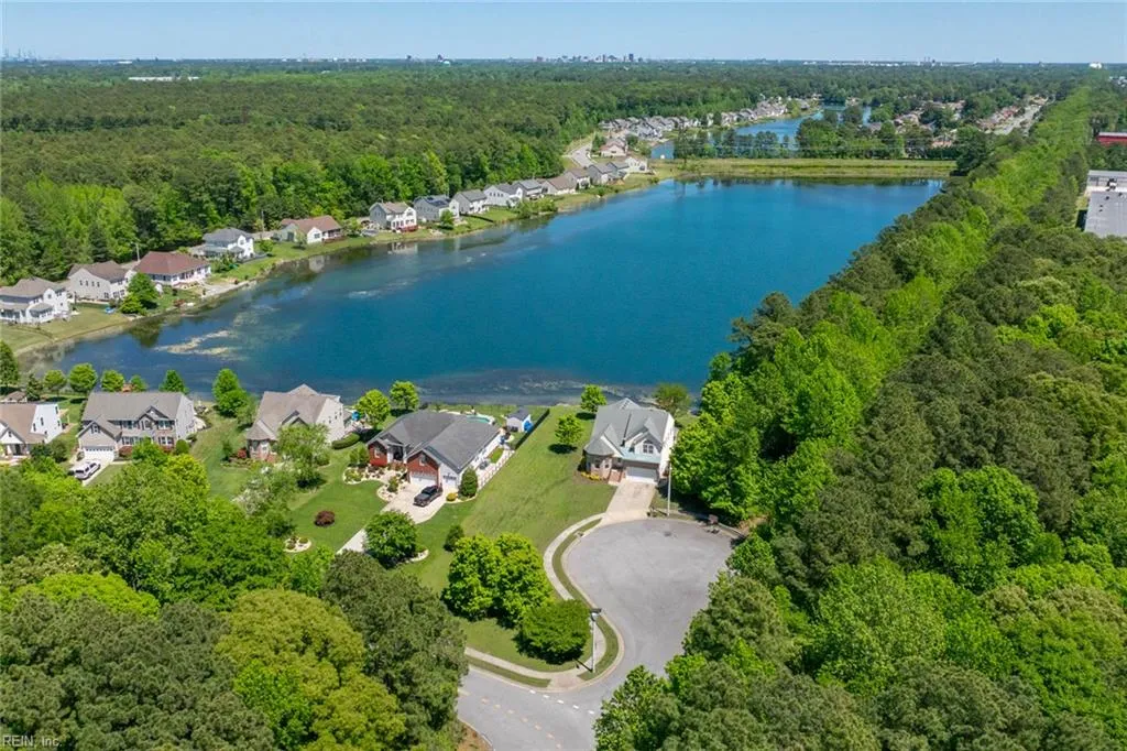 Chesapeake, Virginia 23323, United States, 4 Bedrooms Bedrooms, ,4 BathroomsBathrooms,Residential,Pending,120864