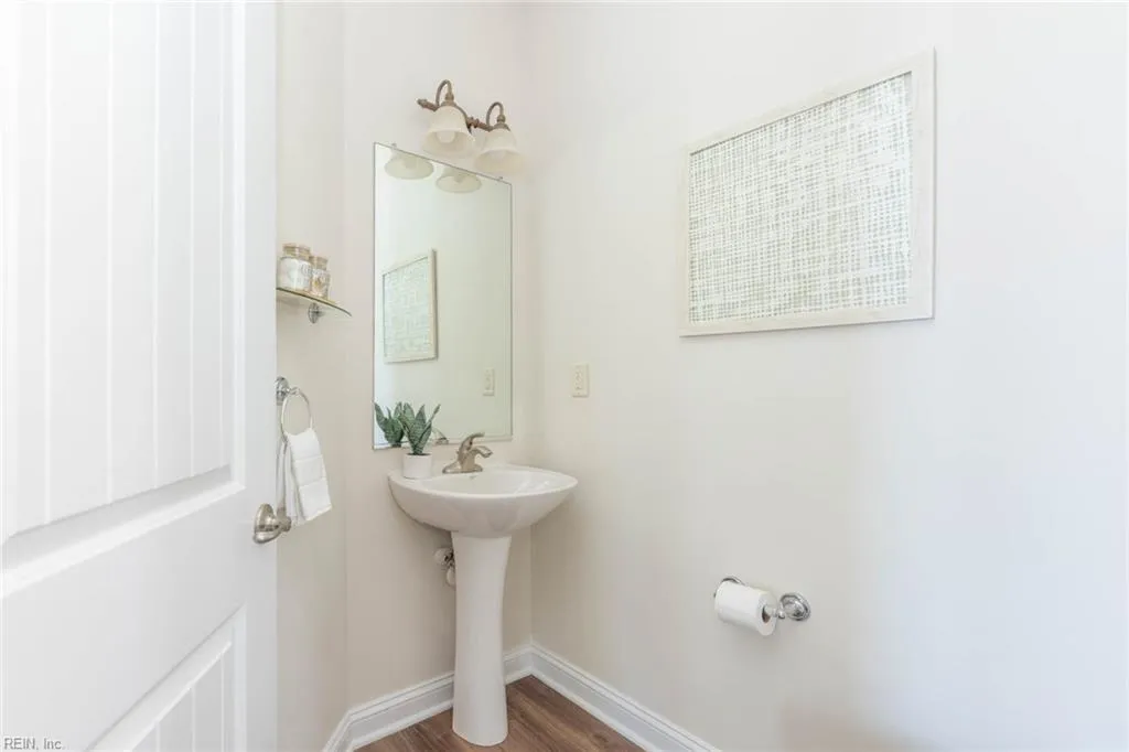 Chesapeake, Virginia 23323, United States, 4 Bedrooms Bedrooms, ,4 BathroomsBathrooms,Residential,Pending,120864