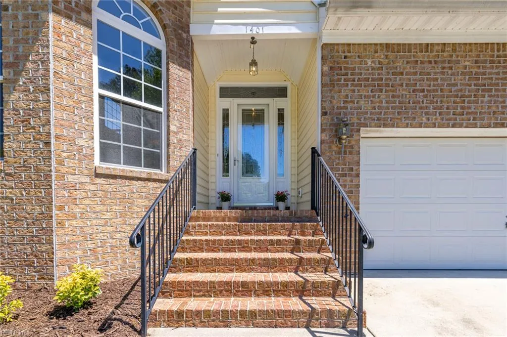 Chesapeake, Virginia 23323, United States, 4 Bedrooms Bedrooms, ,4 BathroomsBathrooms,Residential,Pending,120864