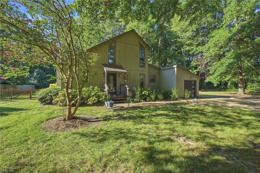 Photo of 7740 Waters Edge Lane, Gloucester Point, VA 23062 (MLS # 10646517)