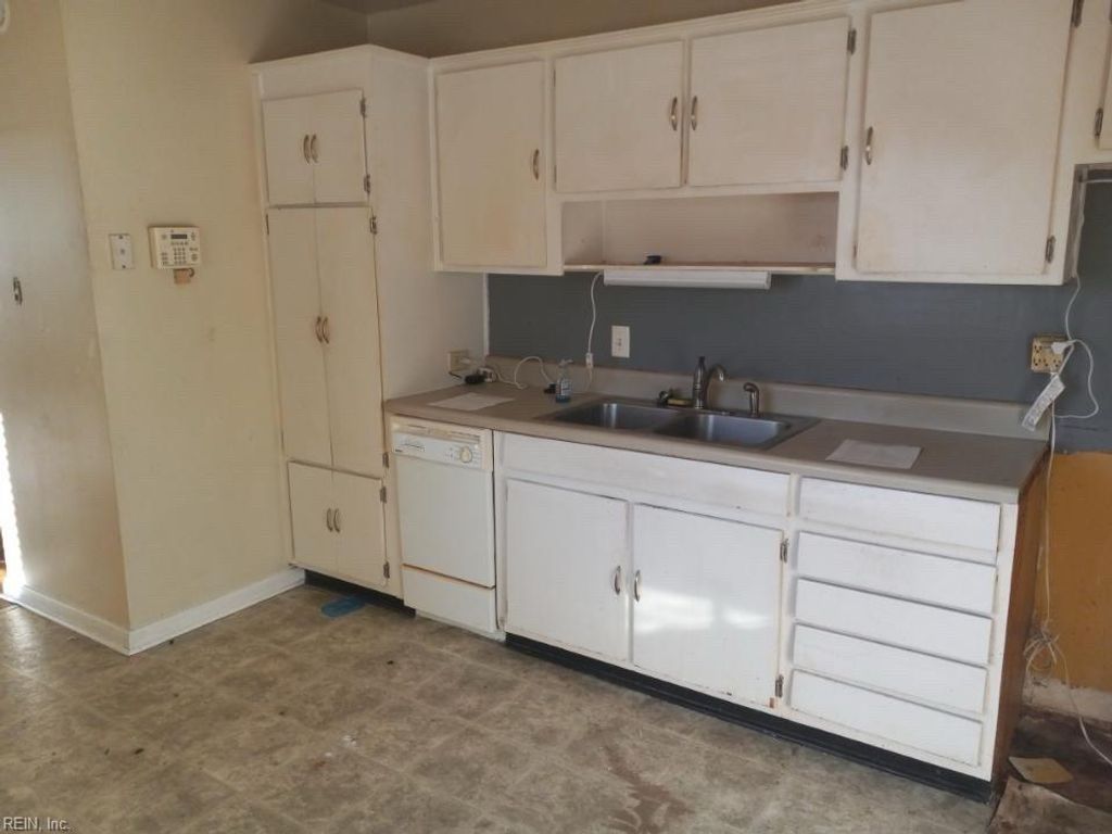 Photo of 3616 Kim Terrace, Virginia Beach, VA 23452 (MLS # 10627093)