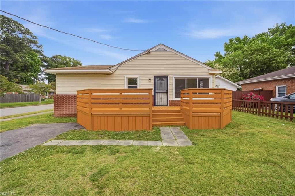 Photo of 1120 Clarence Street, Norfolk, VA 23502 (MLS # 10632606)