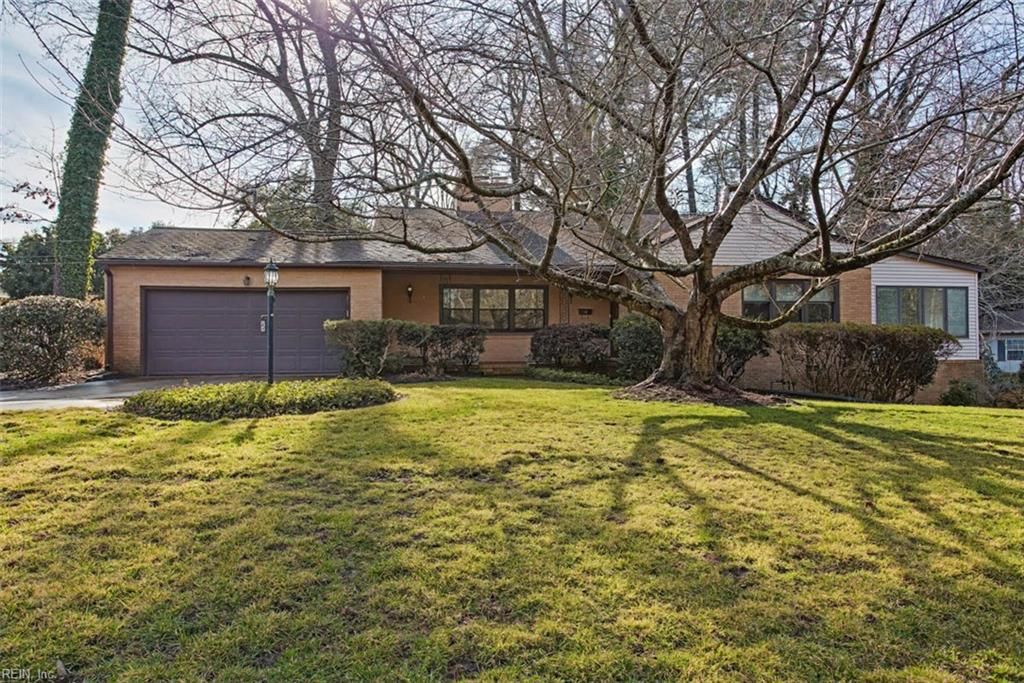 Photo of 5 Crestmont Place, Newport News, VA 23606 (MLS # 10620972)