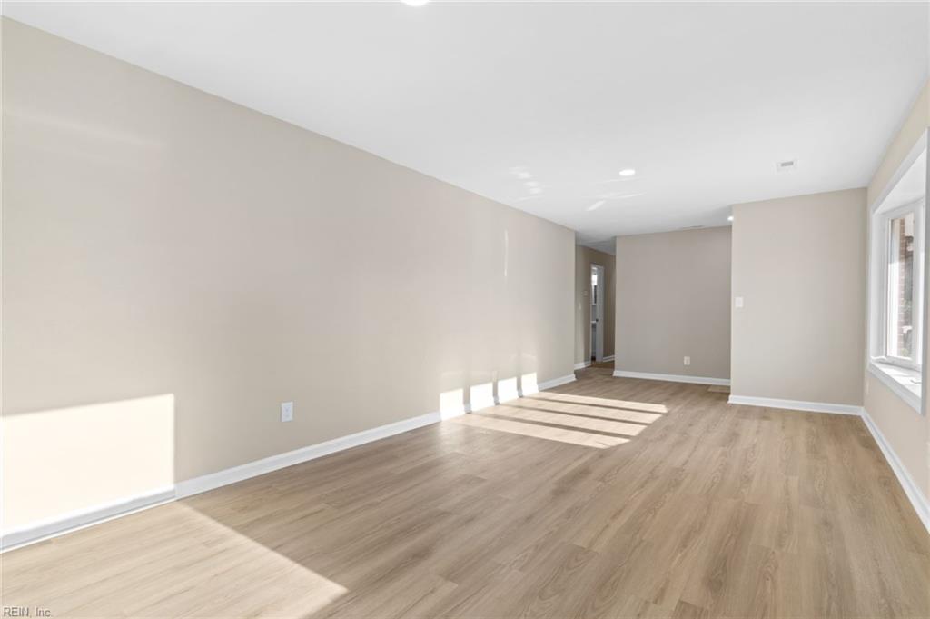 Photo 6 of 43 of 1501 Gosnold AVE house