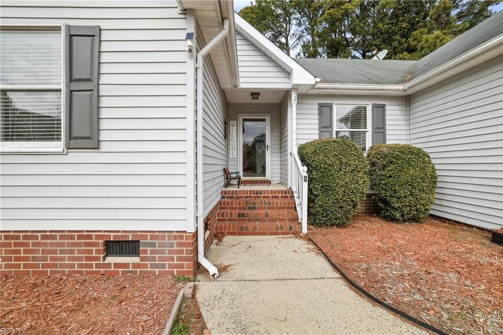 Photo of 8 RIVER Cove, Portsmouth, VA 23703 (MLS # 10619044)