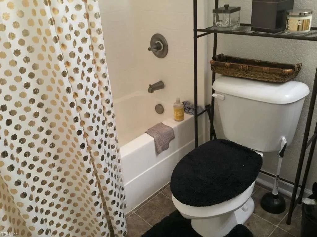 Chesapeake, Virginia 23320, United States, 5 Bedrooms Bedrooms, ,3 BathroomsBathrooms,Residential,Active,205833