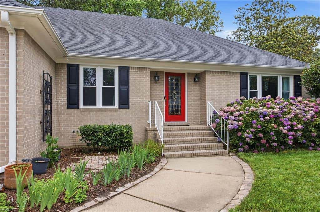 Photo of 1129 Cordova Court, Virginia Beach, VA 23456 (MLS # 10643486)