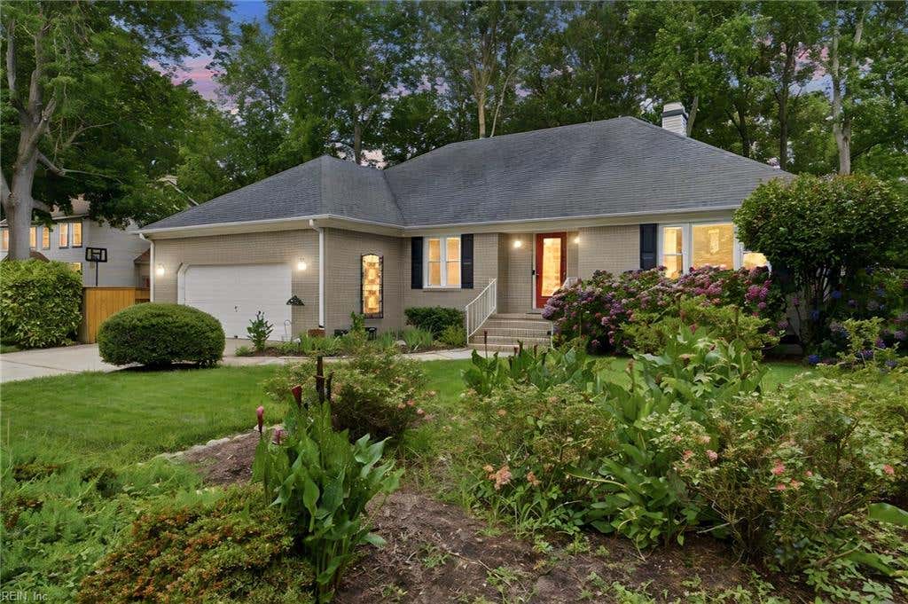 Photo of 1129 Cordova Court, Virginia Beach, VA 23456 (MLS # 10643486)