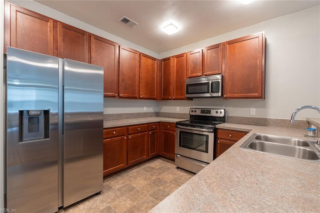 Photo of 4332 Hillingdon Bend #104, Chesapeake, VA 23321 (MLS # 10627208)