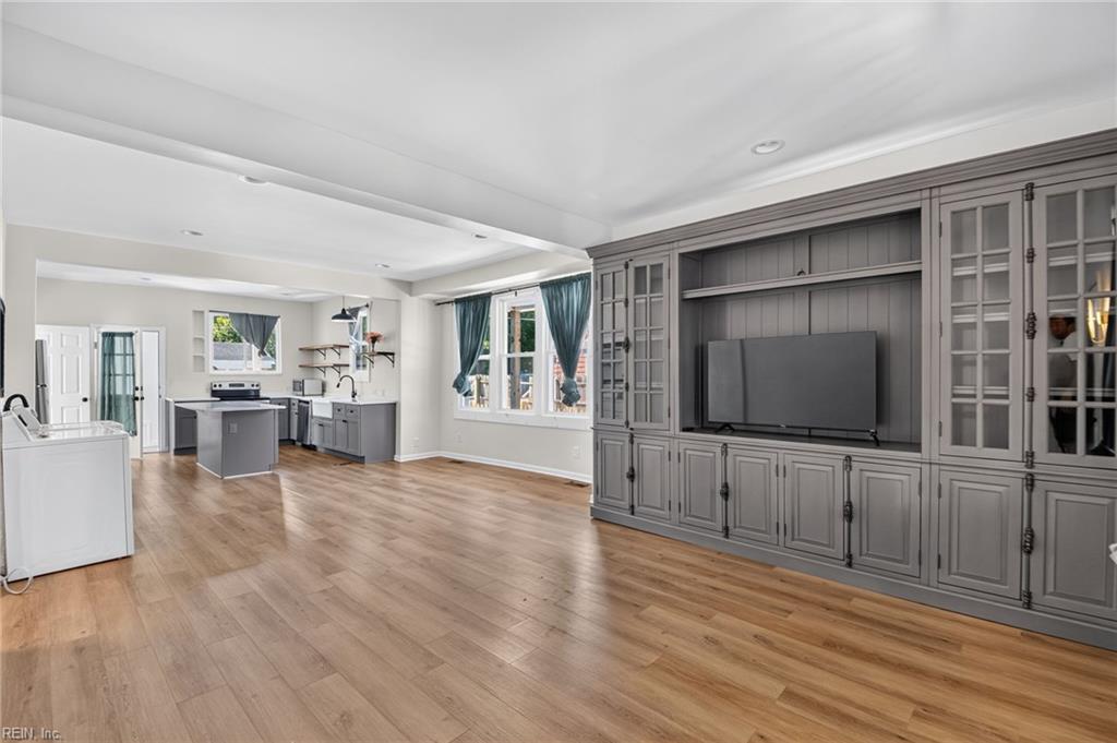 Photo of 1139 E Leicester Avenue, Norfolk, VA 23503 (MLS # 10656332)
