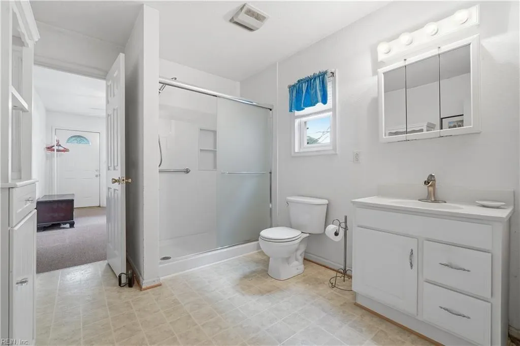 Chesapeake, Virginia 23325, United States, 3 Bedrooms Bedrooms, ,2 BathroomsBathrooms,Residential,Active,256300