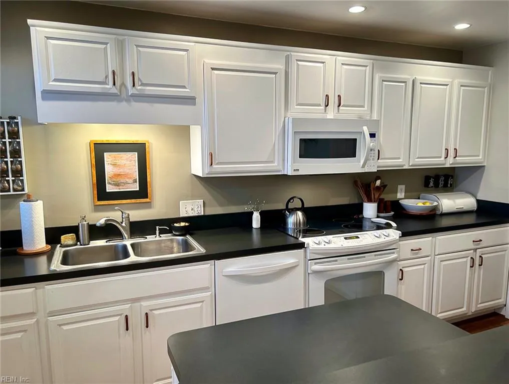 Norfolk, Virginia 23517, United States, 3 Bedrooms Bedrooms, ,2 BathroomsBathrooms,Residential,Active,96609