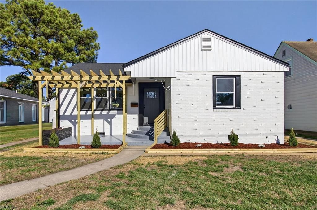 Photo of 2711 Evergreen Place, Portsmouth, VA 23704 (MLS # 10624530)