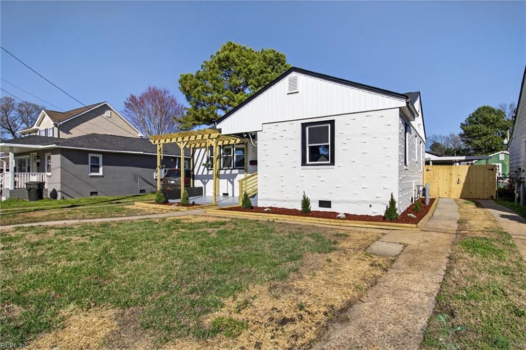 Photo of 2711 Evergreen Place, Portsmouth, VA 23704 (MLS # 10624530)