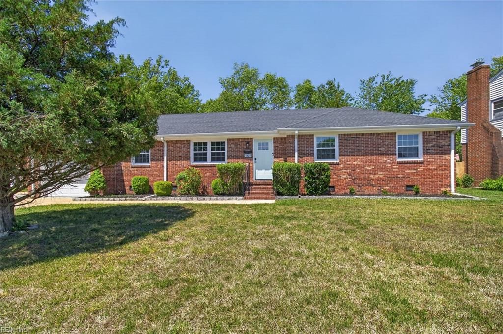 Photo of 3424 Plum Crescent, Virginia Beach, VA 23453 (MLS # 10632767)