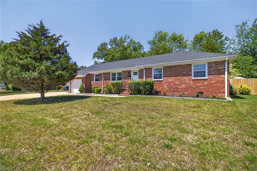 Photo of 3424 Plum Crescent, Virginia Beach, VA 23453 (MLS # 10632767)