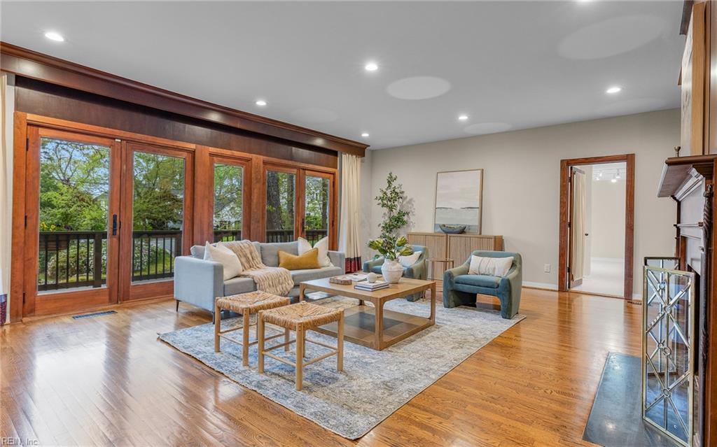 820 Cavalier DR