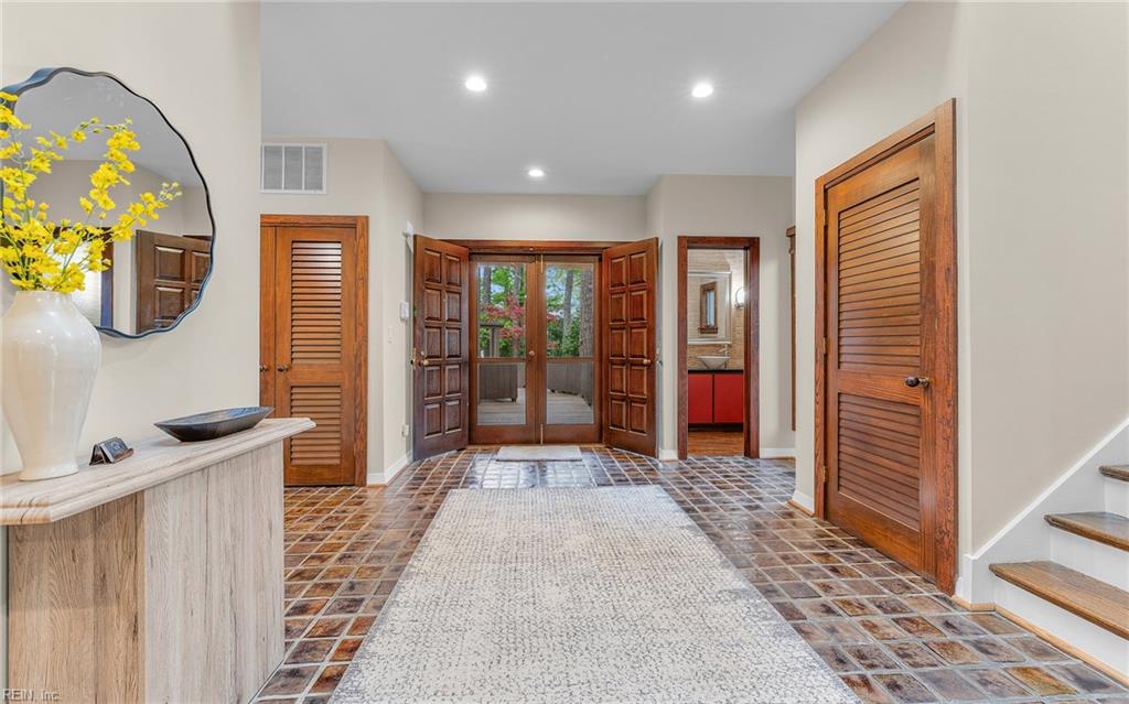820 Cavalier DR