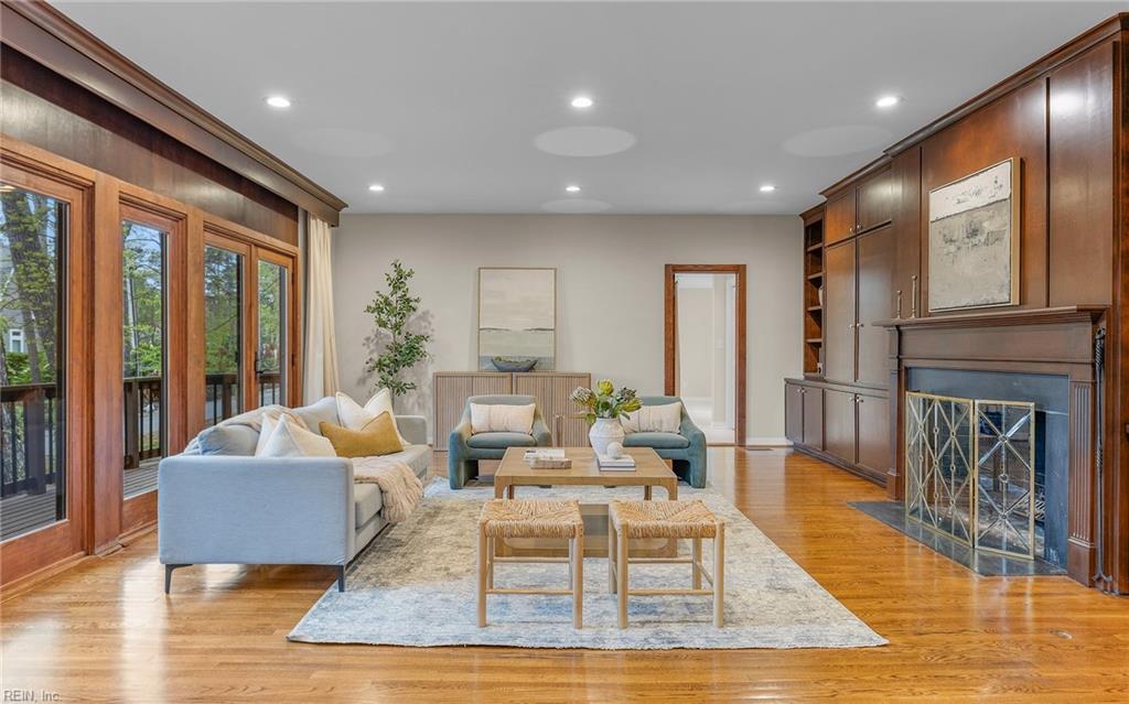 820 Cavalier DR
