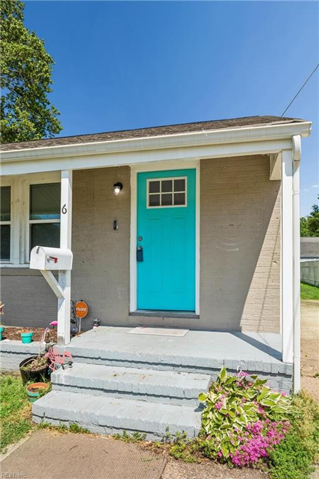 Photo of 6 Barnes Court, Hampton, VA 23664 (MLS # 10631586)