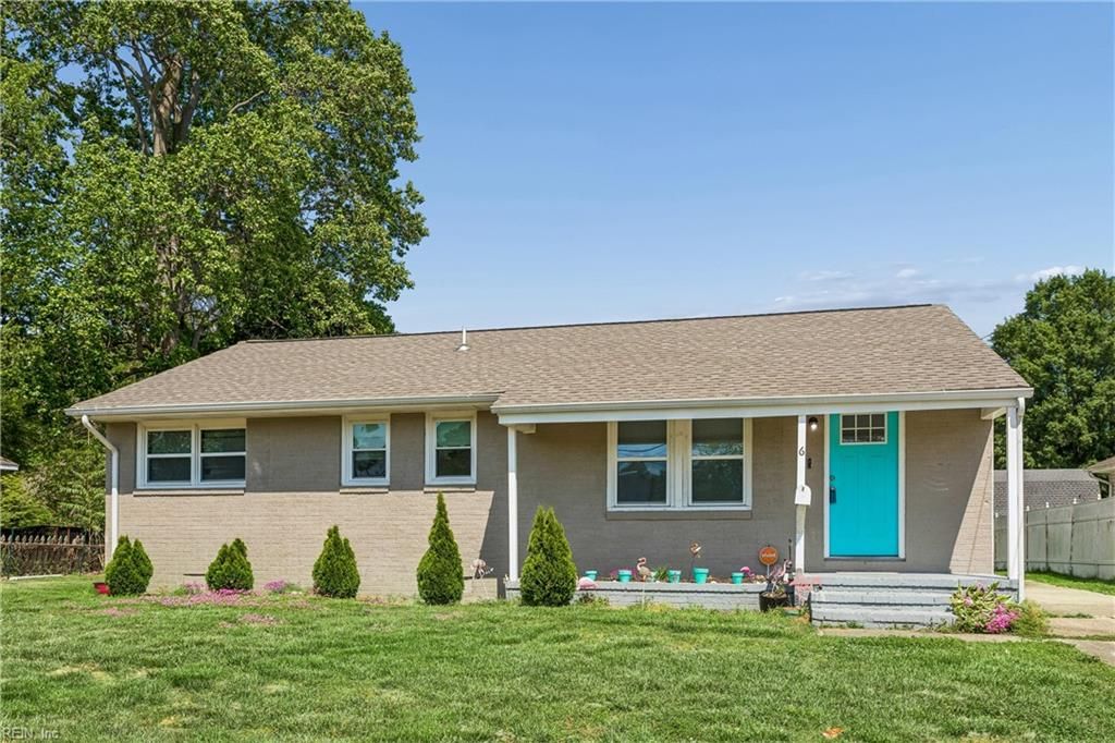 Photo of 6 Barnes Court, Hampton, VA 23664 (MLS # 10631586)