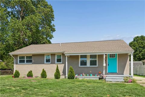 Photo of 6 Barnes Court, Hampton, VA 23664 (MLS # 10631586)