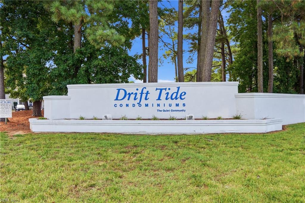 Photo of 1004 Pebblewood Drive, Virginia Beach, VA 23464 (MLS # 10650854)