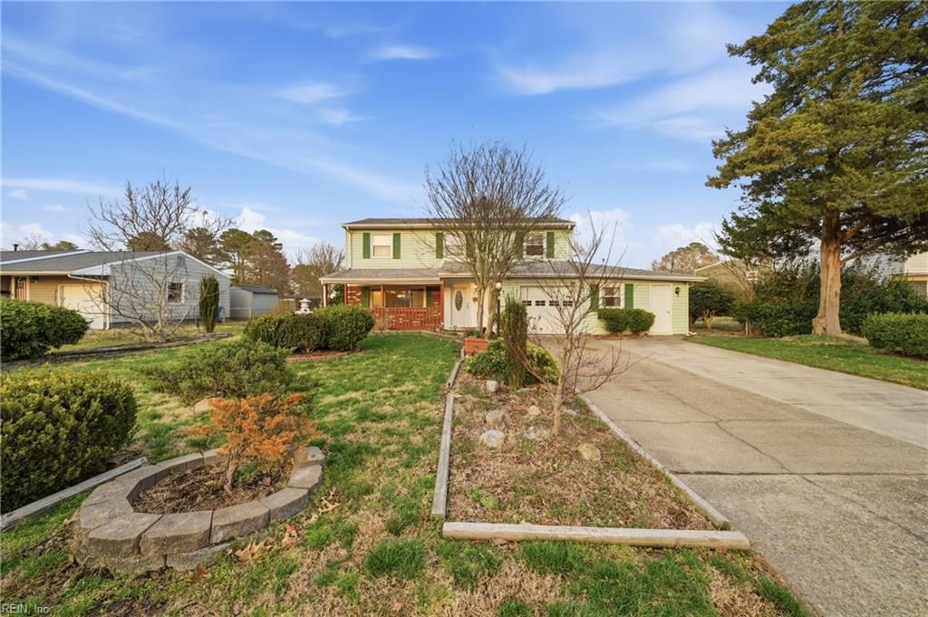 Photo of 816 Lamplight Lane, Virginia Beach, VA 23452 (MLS # 10623765)