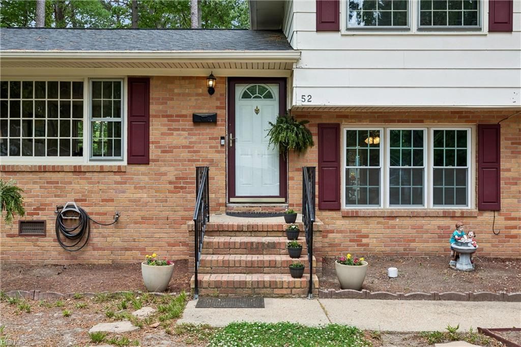 Photo of 52 Gainsborough Place, Newport News, VA 23608 (MLS # 10632129)