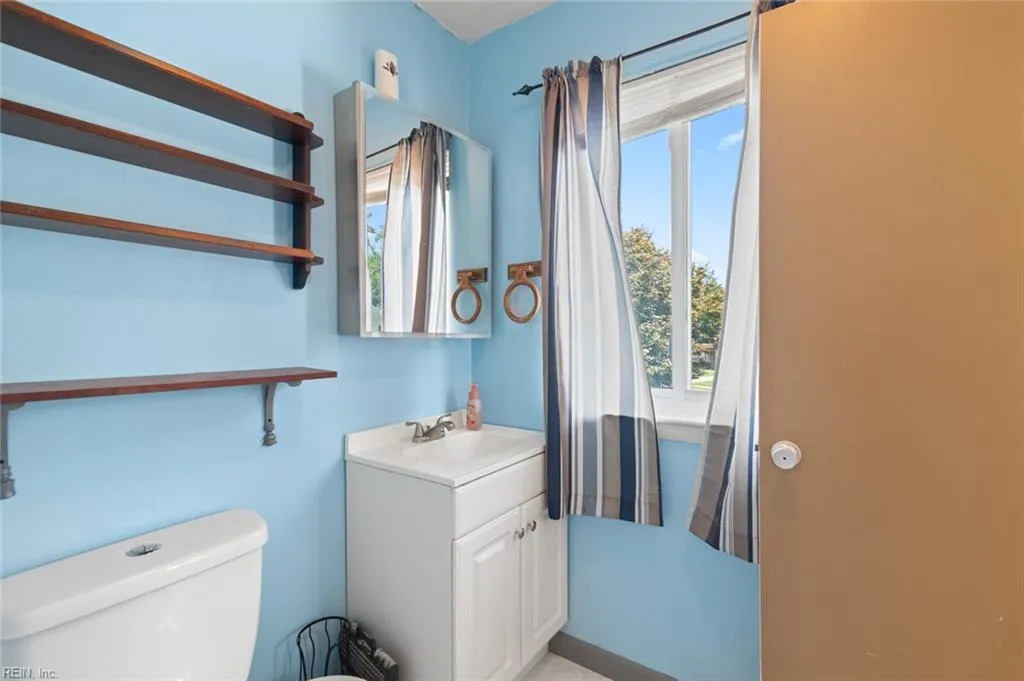 Hampton, Virginia 23669, United States, 4 Bedrooms Bedrooms, ,3 BathroomsBathrooms,Residential,Pending,180971