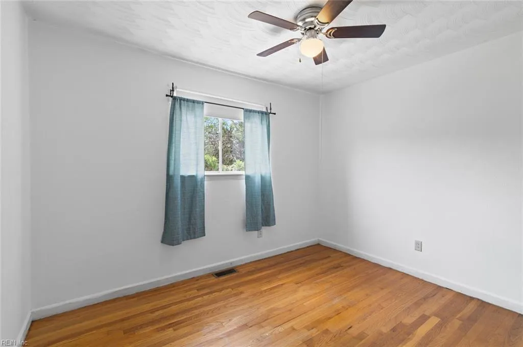 Hampton, Virginia 23669, United States, 4 Bedrooms Bedrooms, ,3 BathroomsBathrooms,Residential,Pending,180971