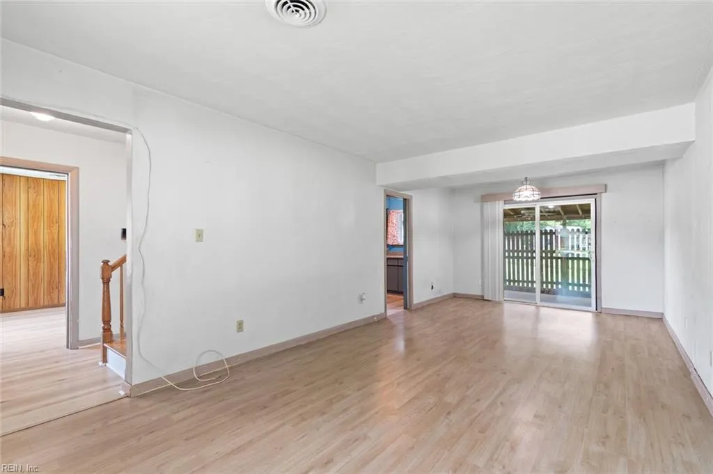 Hampton, Virginia 23669, United States, 4 Bedrooms Bedrooms, ,3 BathroomsBathrooms,Residential,Pending,180971