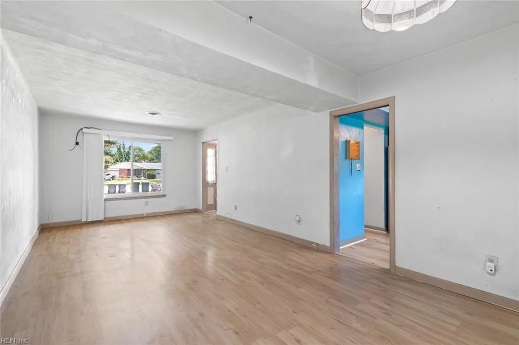 Hampton, Virginia 23669, United States, 4 Bedrooms Bedrooms, ,3 BathroomsBathrooms,Residential,Pending,180971