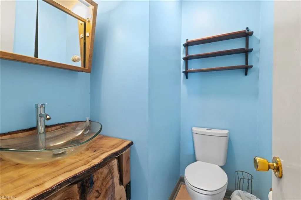 Hampton, Virginia 23669, United States, 4 Bedrooms Bedrooms, ,3 BathroomsBathrooms,Residential,Pending,180971