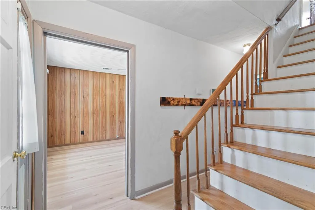 Hampton, Virginia 23669, United States, 4 Bedrooms Bedrooms, ,3 BathroomsBathrooms,Residential,Pending,180971