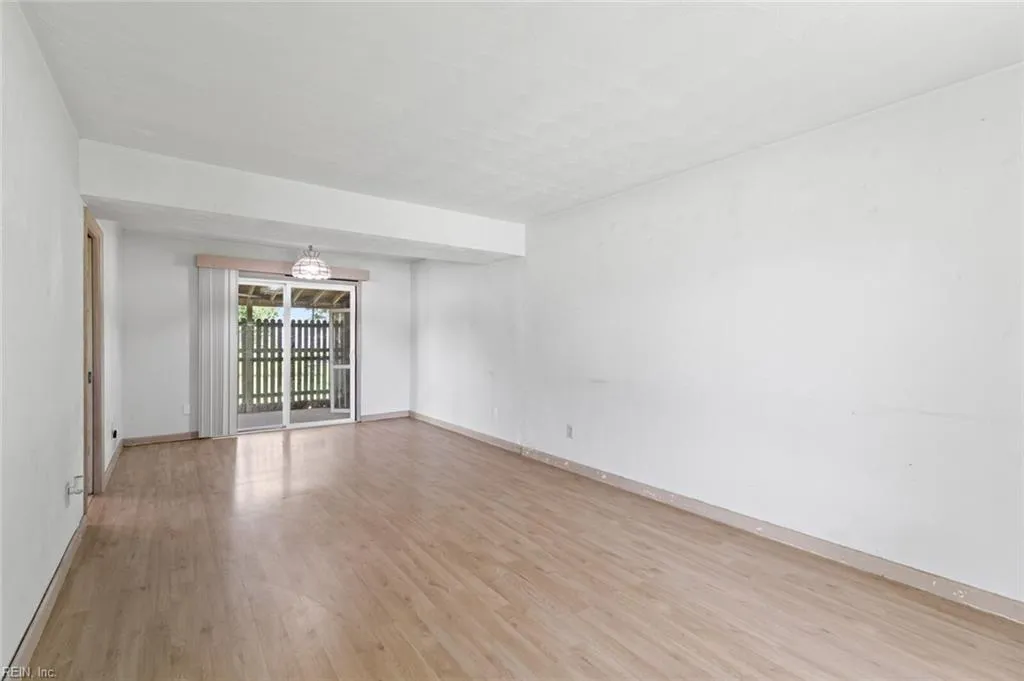 Hampton, Virginia 23669, United States, 4 Bedrooms Bedrooms, ,3 BathroomsBathrooms,Residential,Pending,180971